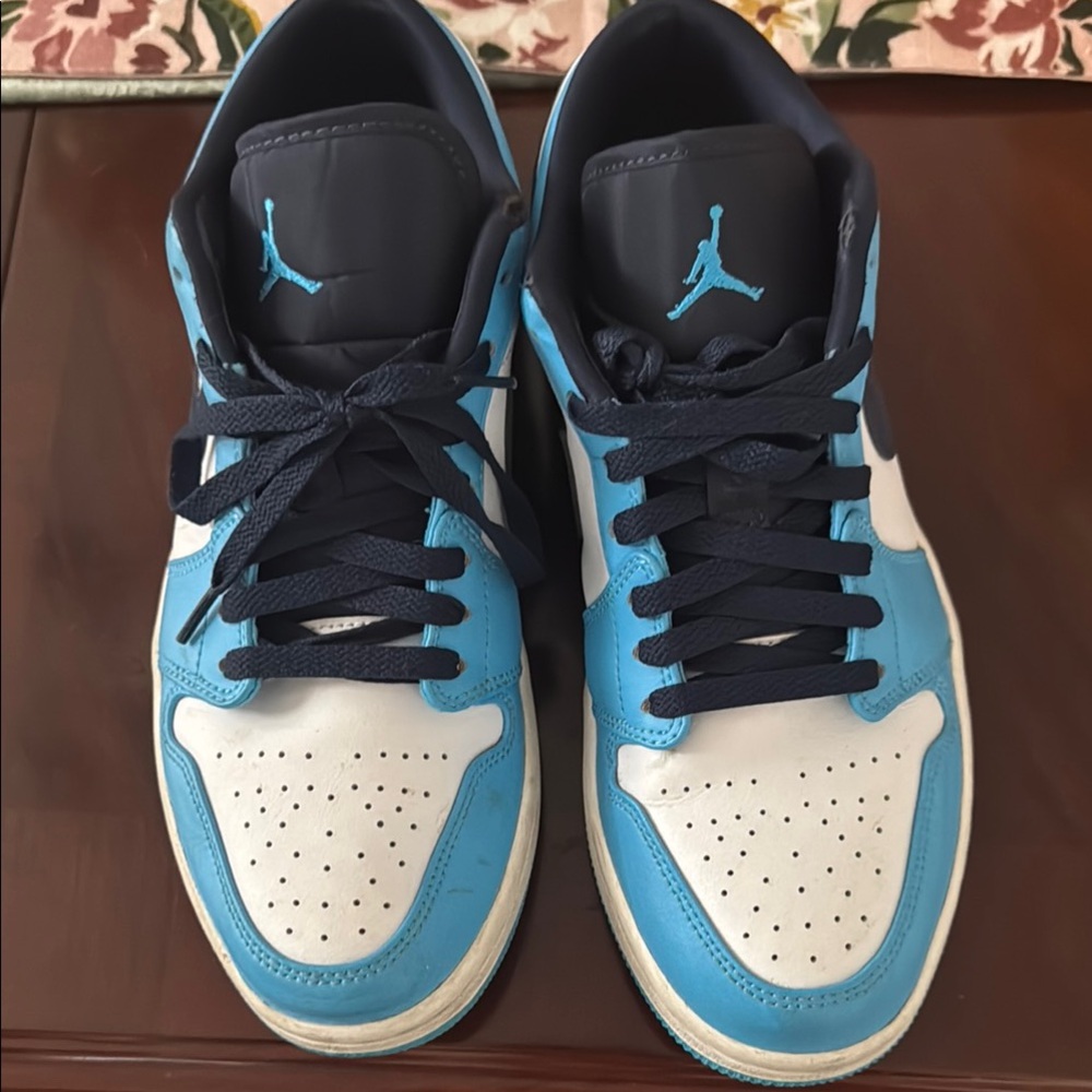 Jordan Blue and White Sneakers Classic Style-UNC